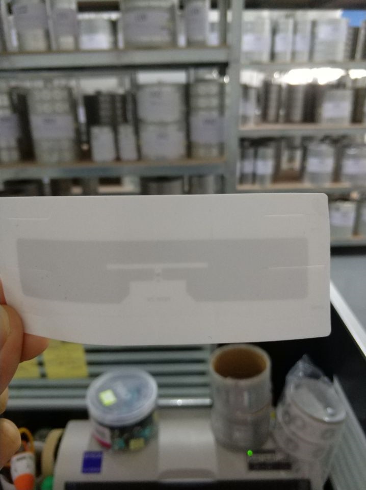 100pcs UHF RFID挡风玻璃粘合标签，用于停车场RFID UHF标签标签尺寸110*45mm ISO/IEC